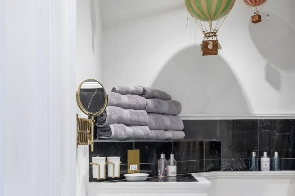 Georgian Apartment Located In The Center Of Bath. Buitenkant foto