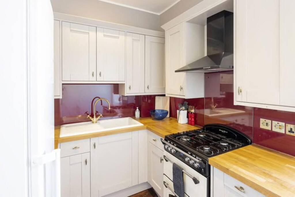 Georgian Apartment Located In The Center Of Bath. Buitenkant foto