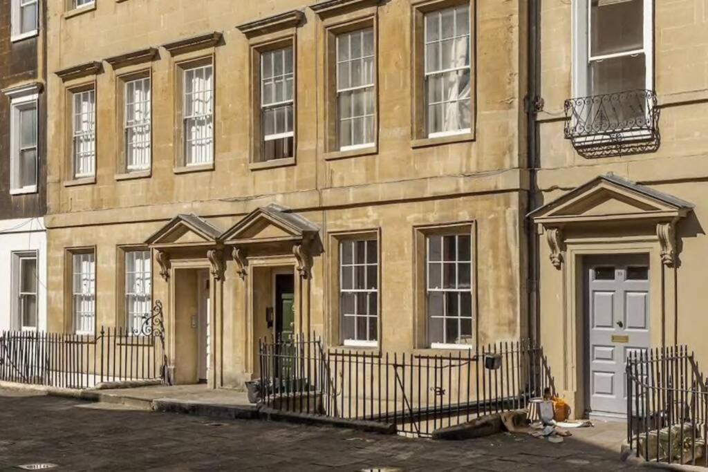 Georgian Apartment Located In The Center Of Bath. Buitenkant foto