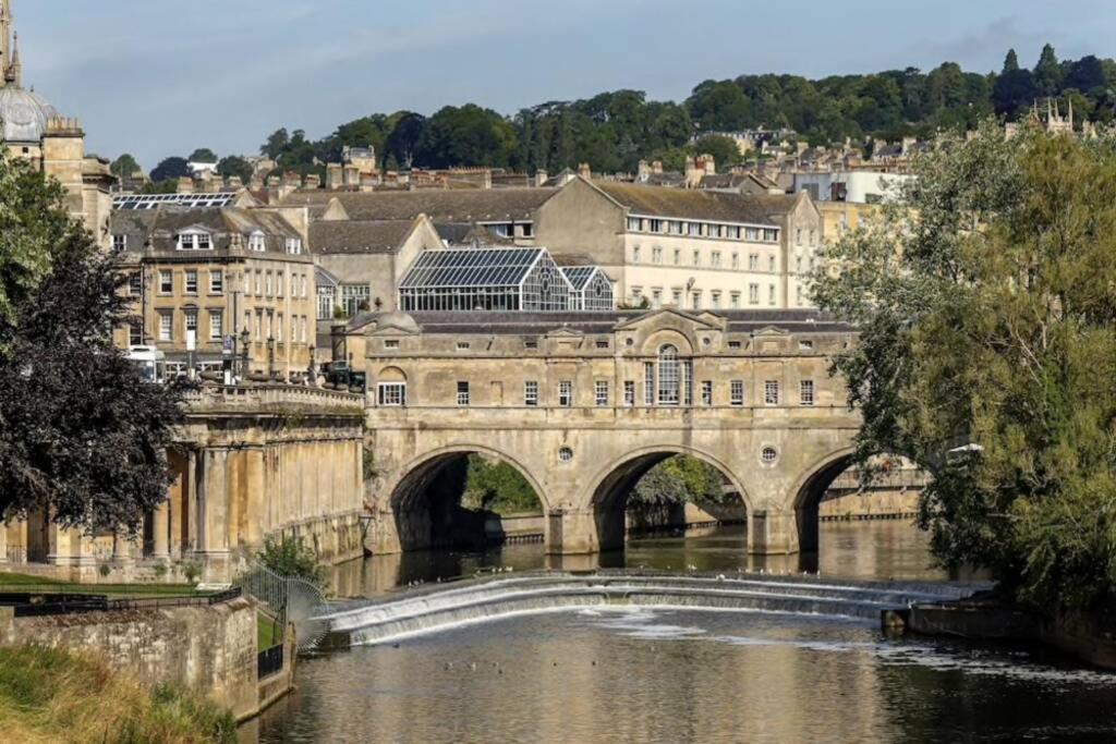 Georgian Apartment Located In The Center Of Bath. Buitenkant foto